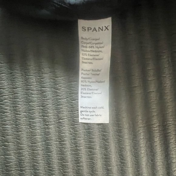 SPANX Booty Boost 7/8 Blue/Black Snakeskin Leggings - Picture 5 of 9